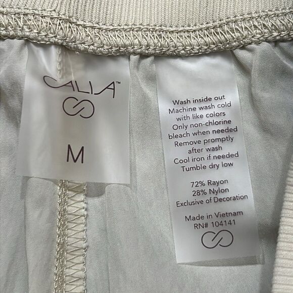 Calia Womans Shorts Size Medium Journey Collection Relaxed Fit Mid- Rise 4" - Picture 8 of 10